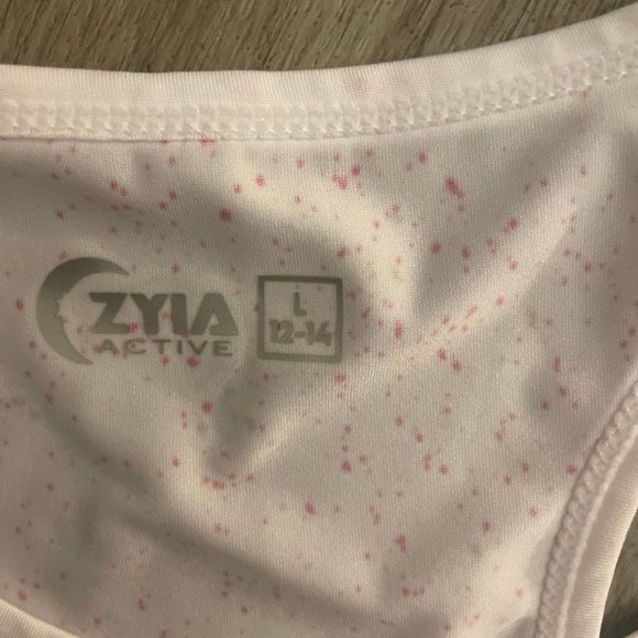 Zyia - Picture 2 of 3